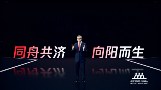 黑暗中有人的照片上写着字
描述已自动生成